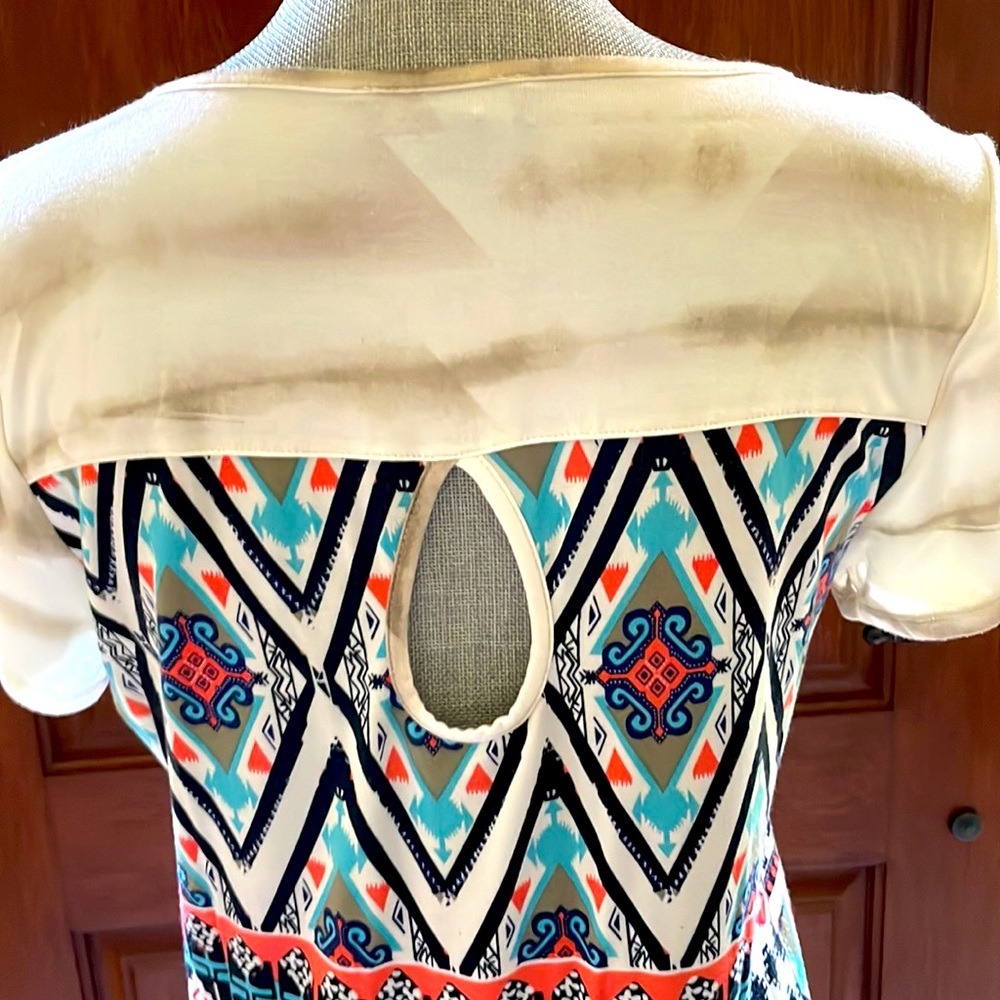 TRIBAL Aztec pattern top - Picture 4 of 5